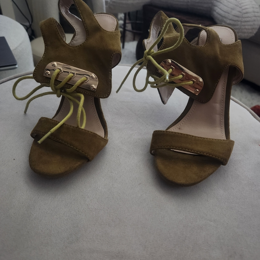 Cape Robbin Olive Lace-Up Heels Sz. 7